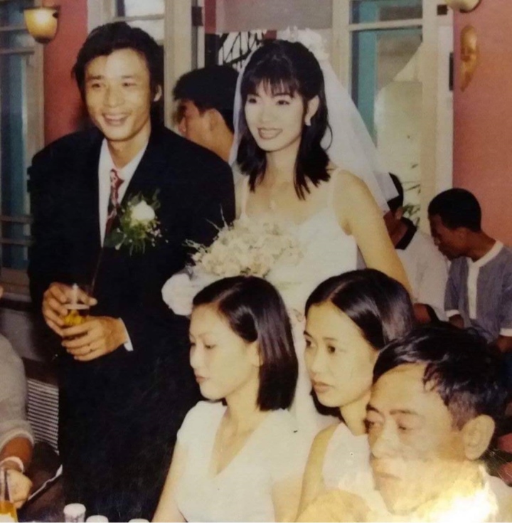 NSƯT Võ Hoài Nam khoe loạt ảnh cưới hơn 20 năm trước với bà xã kém 12 tuổi  - 2