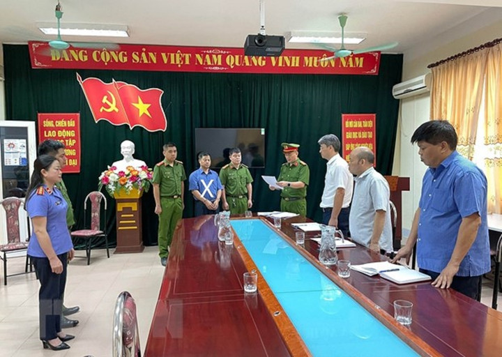 Sơn La: Bắt tạm giam 2 cán bộ lợi dụng chức vụ, quyền hạn - 1