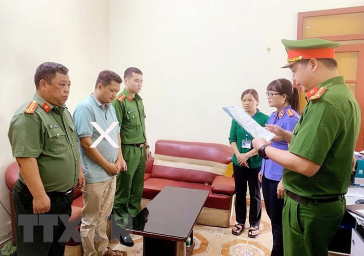 Sơn La: Bắt tạm giam 2 cán bộ lợi dụng chức vụ, quyền hạn - 2