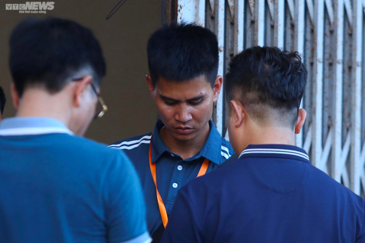 CĐV Việt Nam rộn ràng chào đón, cầu thủ Syria thích thú - 2