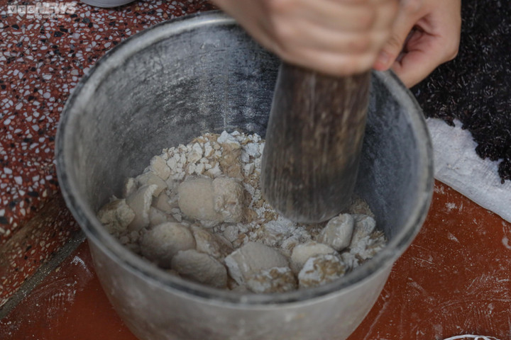 Hà Nội: Tết Đoan Ngọ cận kề, người dân ở 'thủ phủ' rượu nếp tất bật suốt đêm - 4