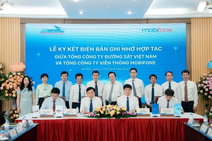 MobiFone ký kết hợp tác về Chuyển đổi số với Tổng Công ty Đường sắt Việt Nam - 2