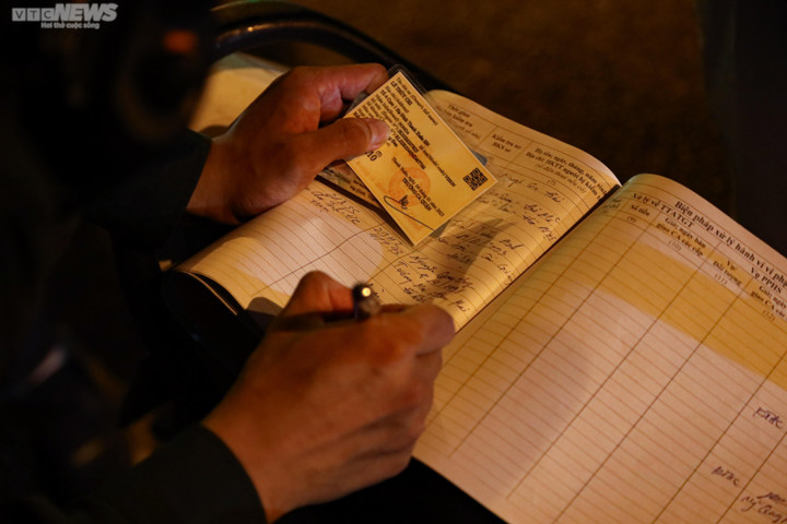 Xuyên đêm theo chân lực lượng cảnh sát cơ động Thủ đô xử lý 'quái xế' - 6