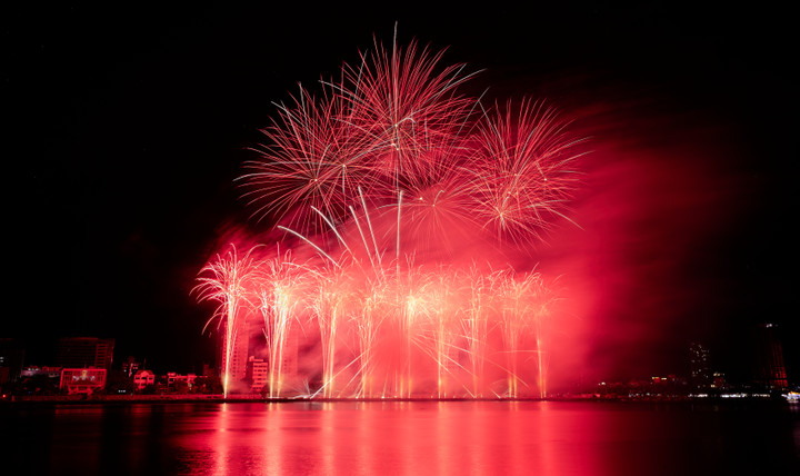 Khán giả đếm ngược chờ đón đêm thi pháo hoa của Ba Lan và Anh tối 24/6 - 4