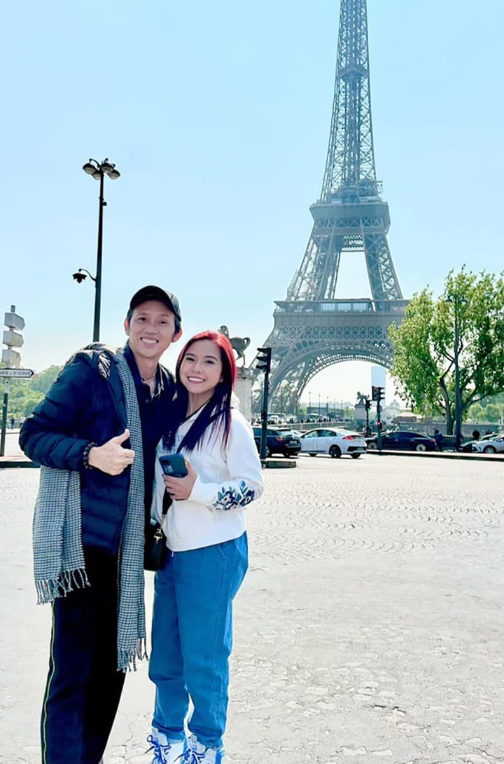 Sao Việt 23/6: Trấn Thành cảm ơn bà xã, Hoài Linh tươi tắn đi lưu diễn nước ngoài - 1