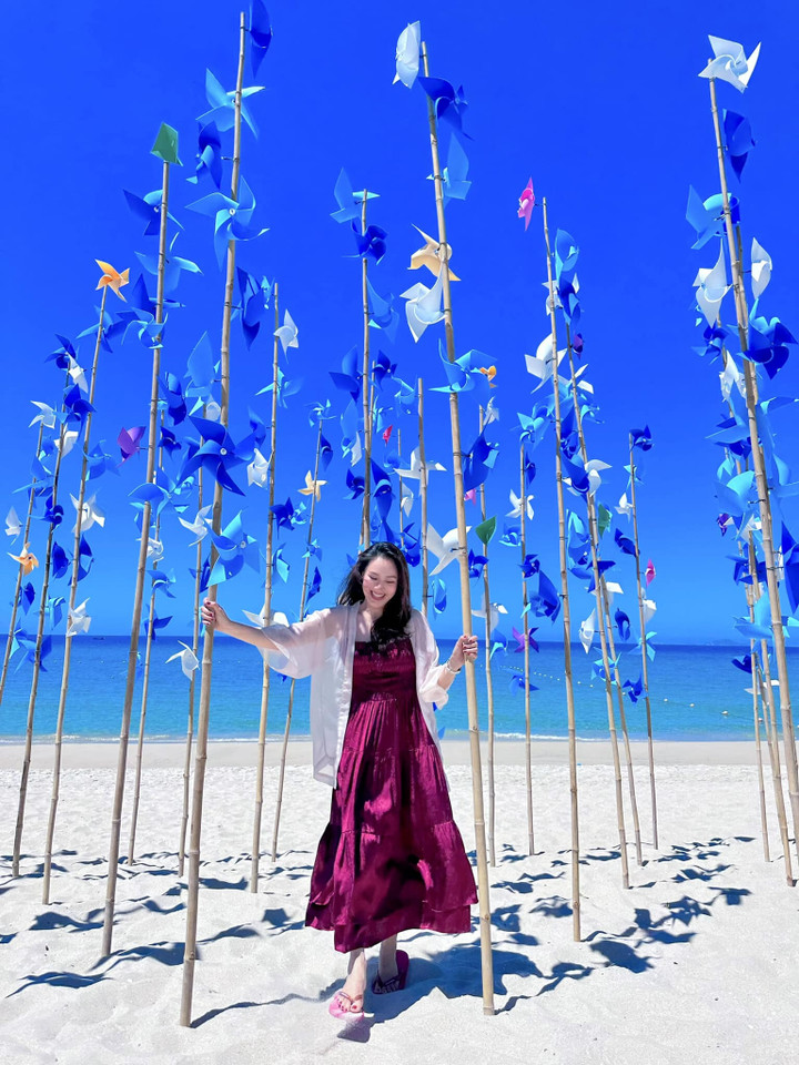 Sao Việt 23/6: Trấn Thành cảm ơn bà xã, Hoài Linh tươi tắn đi lưu diễn nước ngoài - 7