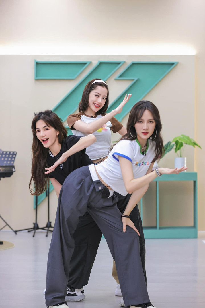 Sao Việt 22/6: Hoa hậu Mai Phương gợi cảm trên biển, Vân Dung khoe ảnh 3 tuổi - 6