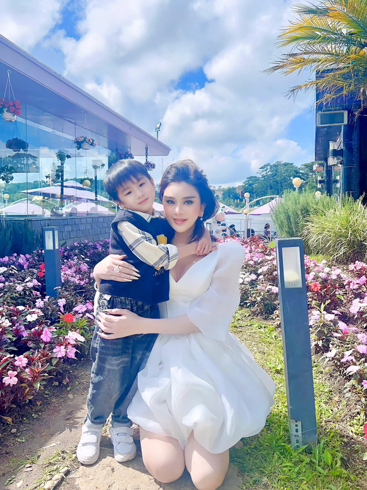 Sao Việt 23/6: Trấn Thành cảm ơn bà xã, Hoài Linh tươi tắn đi lưu diễn nước ngoài - 6