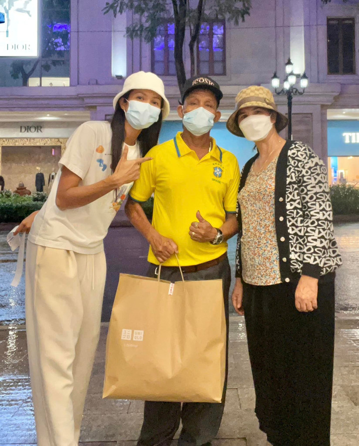 Sao Việt 23/6: Trấn Thành cảm ơn bà xã, Hoài Linh tươi tắn đi lưu diễn nước ngoài - 5