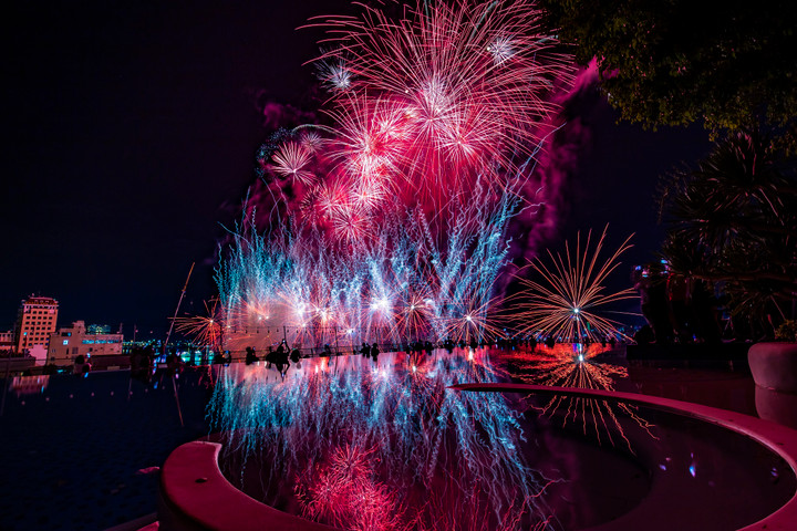 Khán giả đếm ngược chờ đón đêm thi pháo hoa của Ba Lan và Anh tối 24/6 - 7