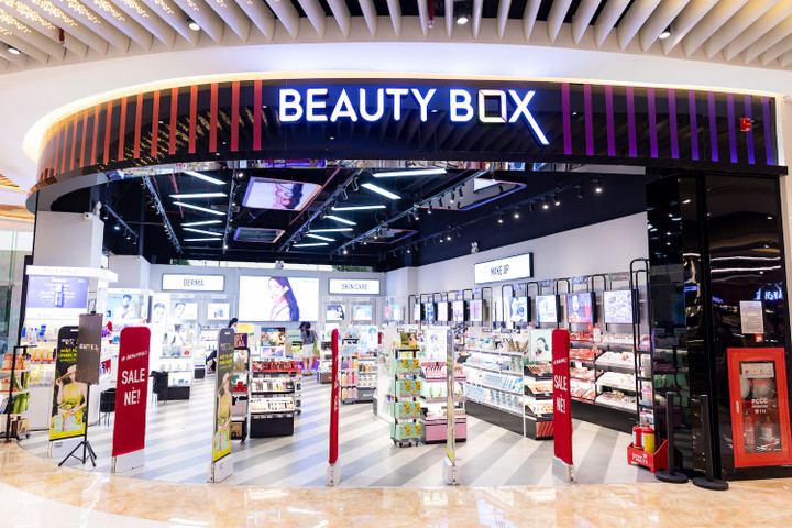 Sắm hè hứng khởi cùng loạt ưu đãi hấp dẫn chỉ có tại Vincom Red Sale 2023 - 7