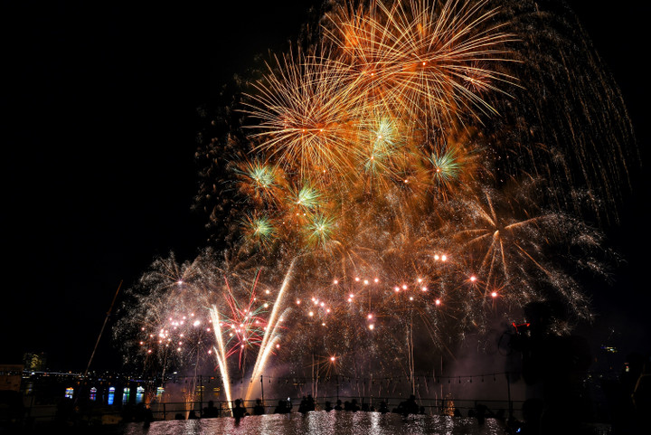 Khán giả đếm ngược chờ đón đêm thi pháo hoa của Ba Lan và Anh tối 24/6 - 8