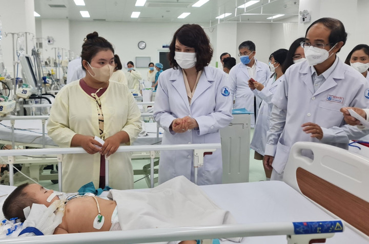 Thuốc trị tay chân miệng nặng đang khan hiếm trên toàn cầu - 1