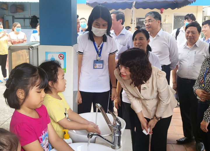 Thuốc trị tay chân miệng nặng đang khan hiếm trên toàn cầu - 2