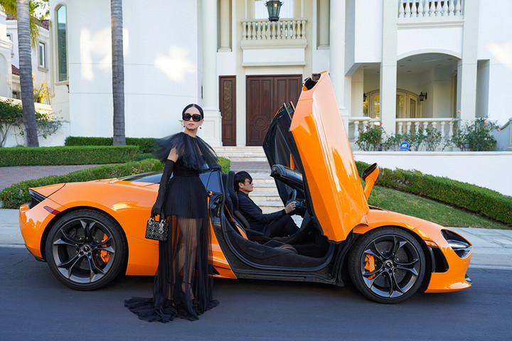 Sau tin đồn ly hôn, Hà Phương tạo dáng bên siêu xe 20 tỷ đồng của chồng tỷ phú - 1