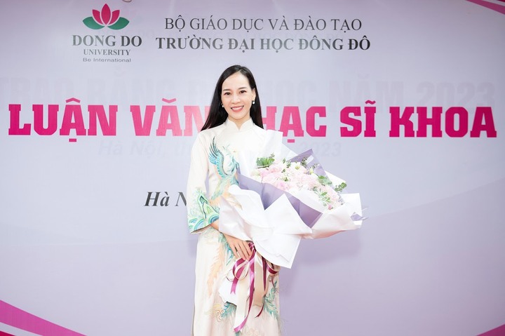 Ngắm áo dài truyền thống hút mắt của nhà báo Dương Quỳnh Hoa - 4