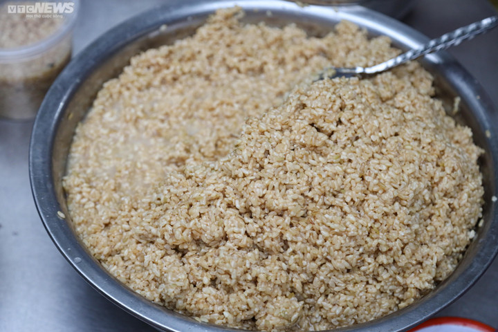 Người Hà Nội sắm Tết Đoan ngọ từ sáng sớm, tiểu thương bán không ngừng tay - 2