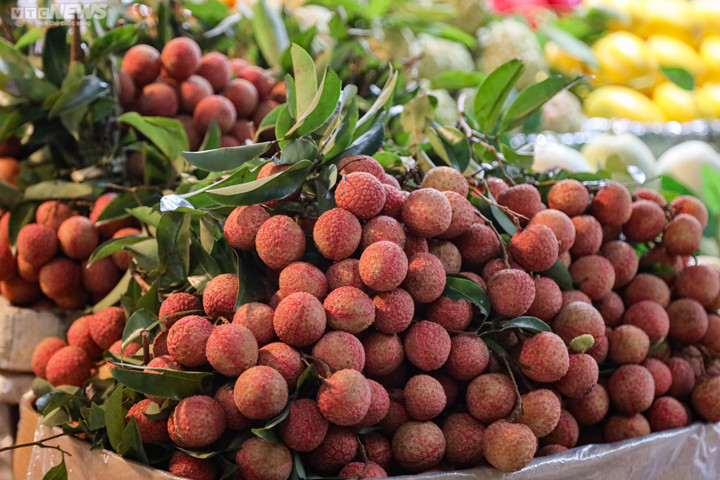 Người Hà Nội sắm Tết Đoan ngọ từ sáng sớm, tiểu thương bán không ngừng tay - 11