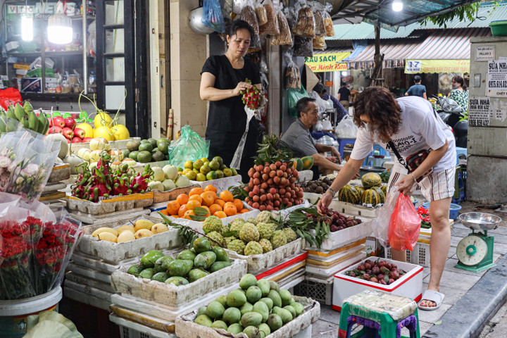 Người Hà Nội sắm Tết Đoan ngọ từ sáng sớm, tiểu thương bán không ngừng tay - 10