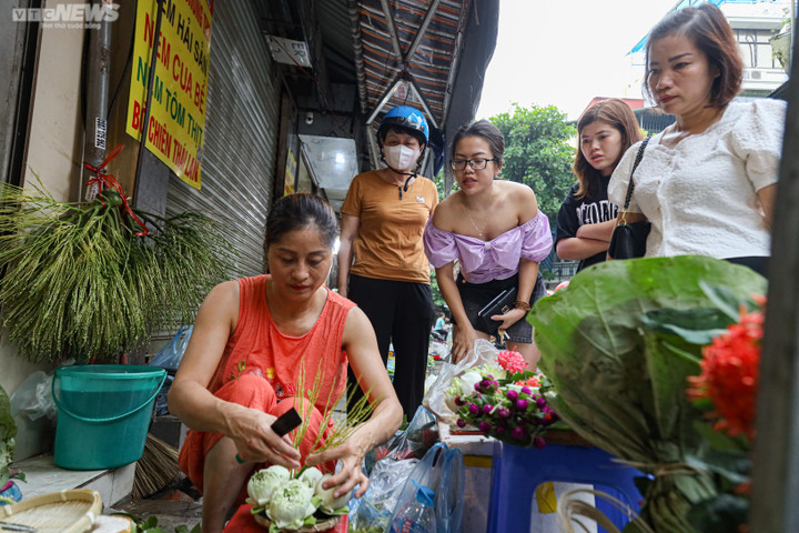 Người Hà Nội sắm Tết Đoan ngọ từ sáng sớm, tiểu thương bán không ngừng tay - 14