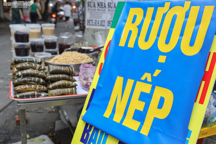 Người Hà Nội sắm Tết Đoan ngọ từ sáng sớm, tiểu thương bán không ngừng tay - 4