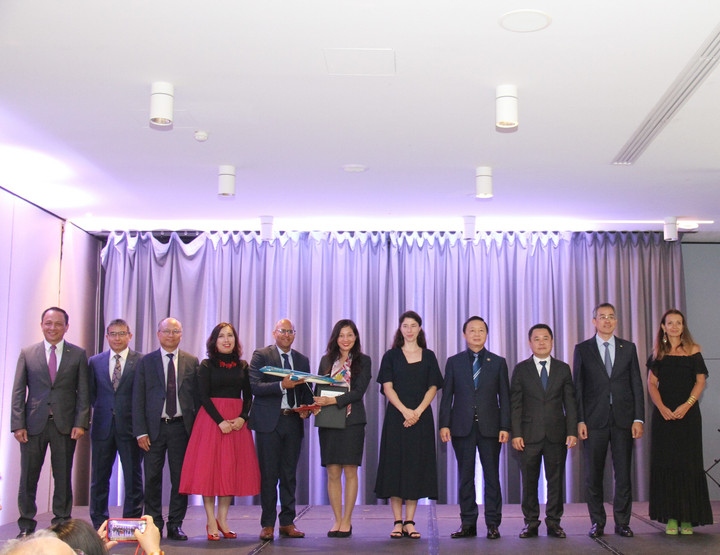 Vietnam Airlines kỷ niệm 20 năm đường bay thẳng Việt Nam - Cộng hòa Pháp - 1