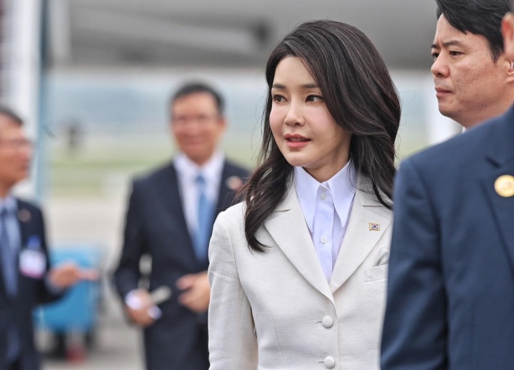 Đệ nhất Phu nhân Hàn Quốc diện áo dài trong chuyến thăm Việt Nam - 10