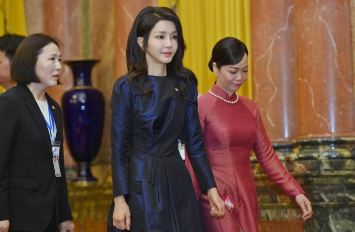 Đệ nhất Phu nhân Hàn Quốc diện áo dài trong chuyến thăm Việt Nam - 5