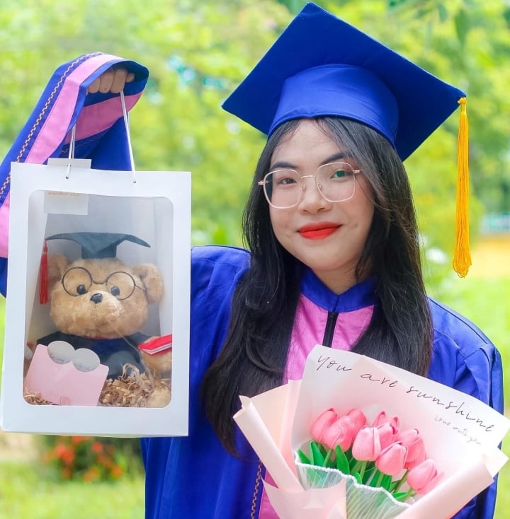 Nữ sinh Huế trở thành thủ khoa đầu ra đại học với điểm gần tuyệt đối - 1