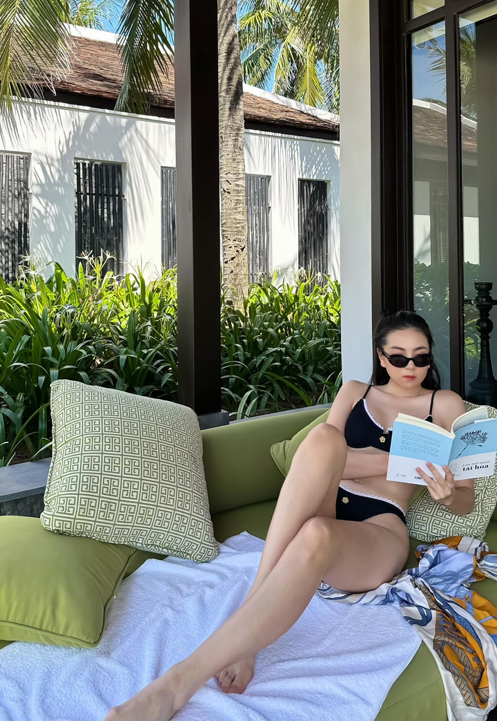 Sao Việt 24/6: Đan Trường tình tứ bên vợ cũ, BTV Mai Ngọc gợi cảm với bikini - 2