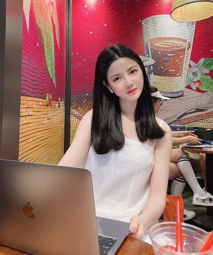 Bạn gái cầu thủ Quang Hải ấn tượng với vẻ đẹp vừa ngọt ngào, vừa gợi cảm - 4