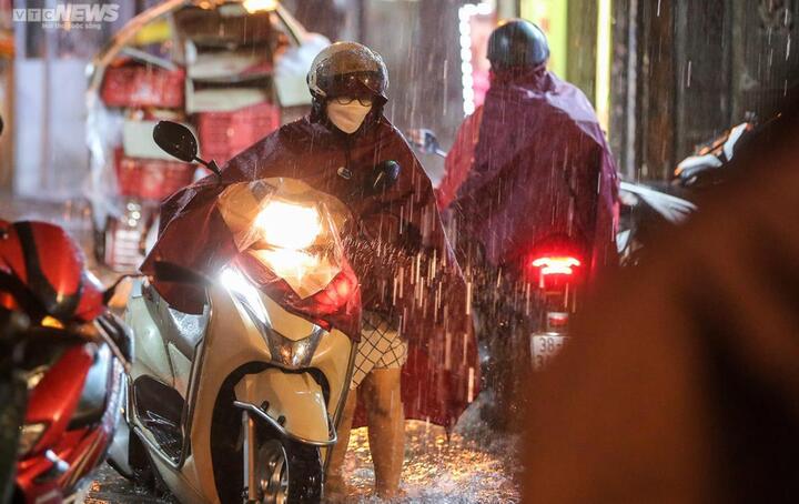 Bắc Bộ hứng mưa to và dông, có nơi mưa rất to từ chiều tối nay - 1