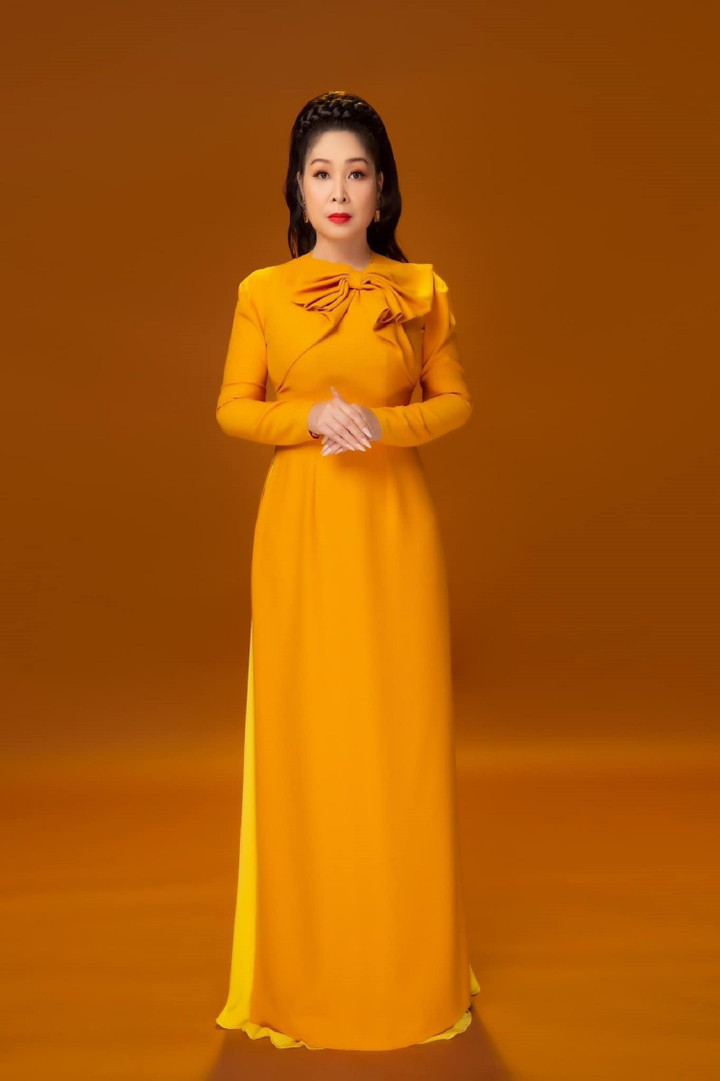 NSND Hồng Vân tự tin khoe đường cong ở tuổi U60 sau khi giảm 15kg - 2