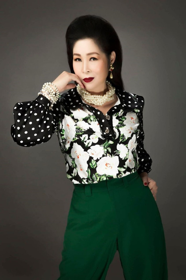 NSND Hồng Vân tự tin khoe đường cong ở tuổi U60 sau khi giảm 15kg - 5