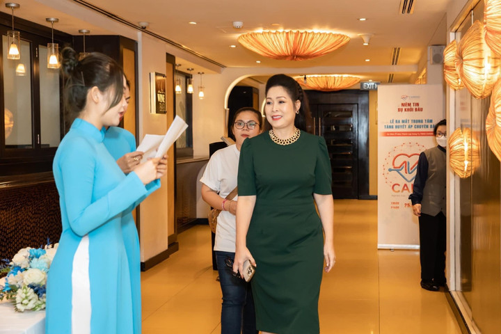 NSND Hồng Vân tự tin khoe đường cong ở tuổi U60 sau khi giảm 15kg - 7