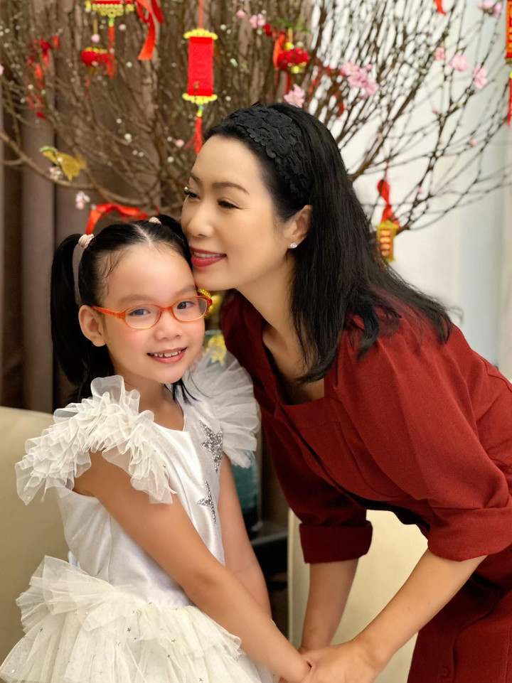 Sao Việt 25/6: Quyền Linh khoe 'bạn thân' 20 năm, Công Lý cùng bà xã dạo phố - 3