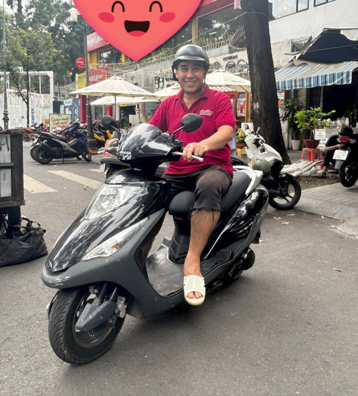 Sao Việt 25/6: Quyền Linh khoe 'bạn thân' 20 năm, Công Lý cùng bà xã dạo phố - 1