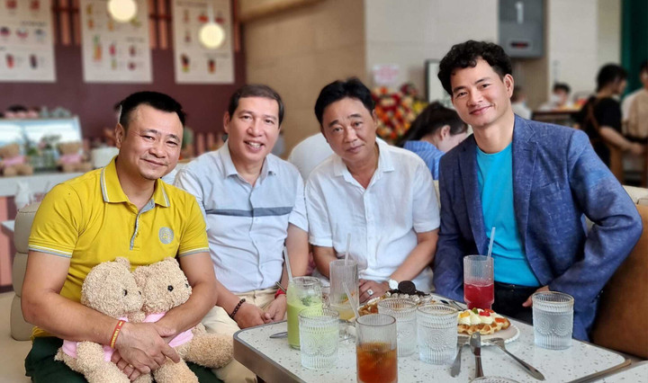 Sao Việt 25/6: Quyền Linh khoe 'bạn thân' 20 năm, Công Lý cùng bà xã dạo phố - 6