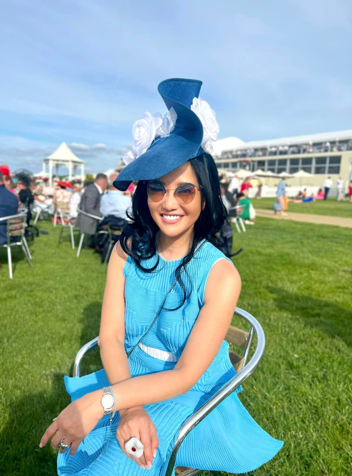 Sao Việt 25/6: Quyền Linh khoe 'bạn thân' 20 năm, Công Lý cùng bà xã dạo phố - 10