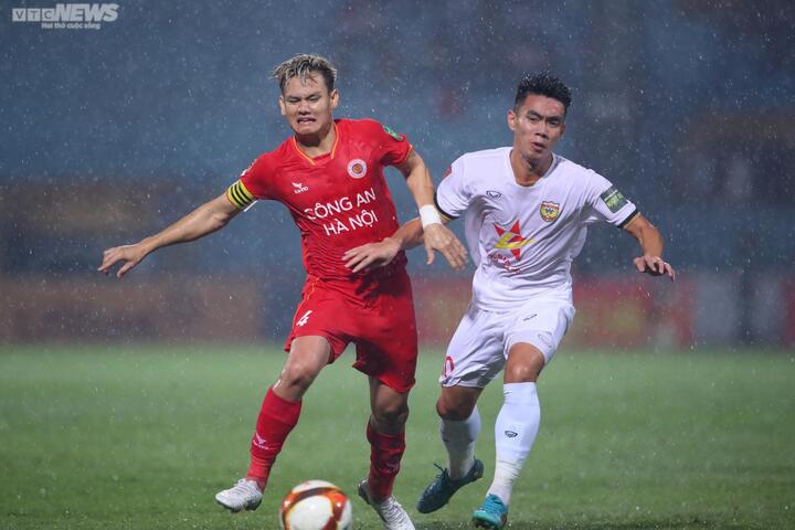 Trực tiếp bóng đá CLB Công an Hà Nội 4-2 Hà Tĩnh: Quang Hải không thi đấu - 4