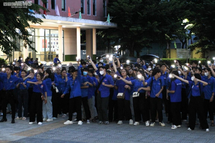 Ban nhạc hải quân Mỹ 'cháy hết mình' với thanh niên Đà Nẵng - 5