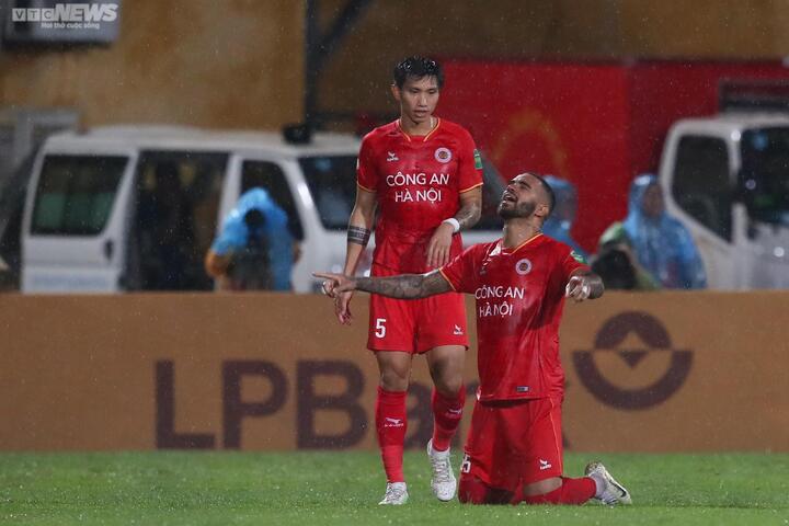 Trực tiếp bóng đá CLB Công an Hà Nội 4-2 Hà Tĩnh: Quang Hải không thi đấu - 1