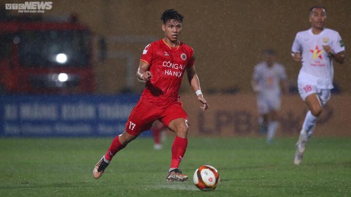 Trực tiếp bóng đá CLB Công an Hà Nội 4-2 Hà Tĩnh: Quang Hải không thi đấu - 2