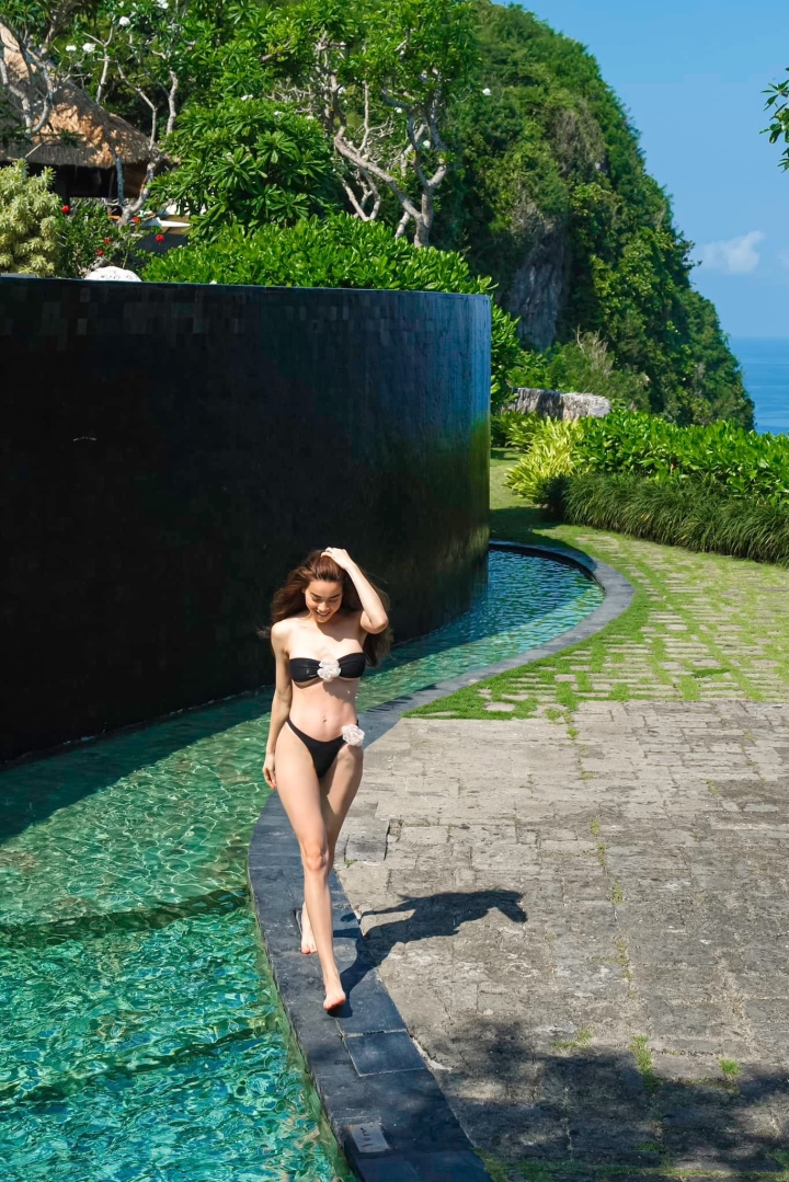 Hồ Ngọc Hà diện bikini siêu nhỏ, khoe vóc dáng nuột nà  - 6