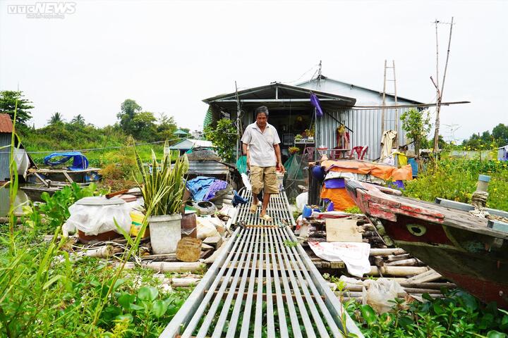 Dân nuôi cá lồng trên hồ Trị An, nguồn nước sạch bị đe dọa - 9