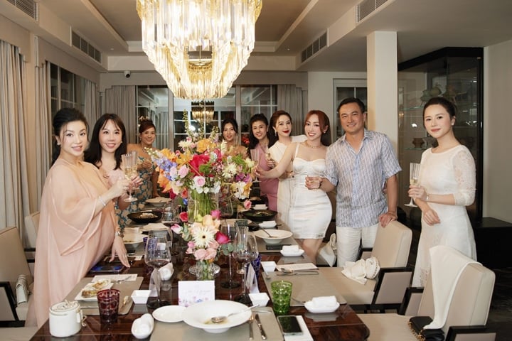 Chi Bảo tổ chức tiệc sinh nhật sang chảnh cho vợ trong biệt thự mới hoàn thiện - 11