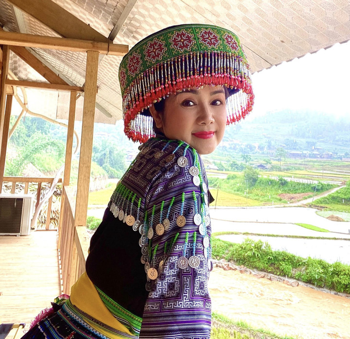 NSND Thu Hà lạ lẫm trong trang phục dân tộc.