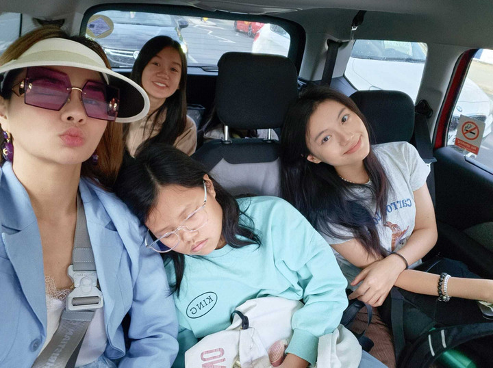 Vũ Thu Phương cùng con gái sang Anh để bắt đầu nhập học.