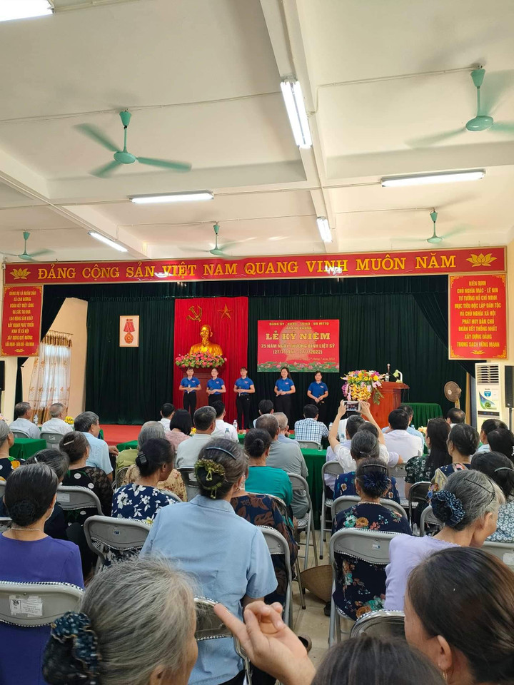 Đảng ủy - HĐND - UBND - UBMTTQ xã Cao Dương, Thanh Oai, Hà Nội tri ân người có công nhân dịp kỷ niệm 75 năm Ngày Thương binh Liệt sĩ 27/7.