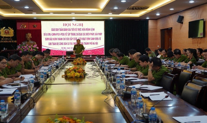 Hà Nội đẩy nhanh tiến độ kích hoạt tài khoản định danh điện tử cho người dân - 1